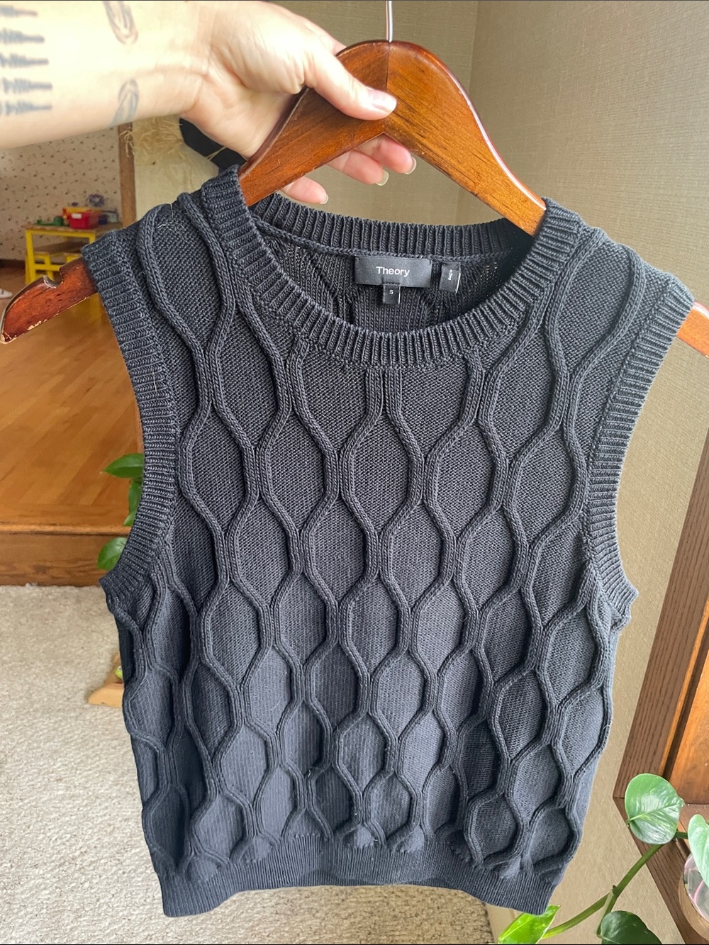 Theory Black Cable-Knit Sleeveless V-Neck Sweater Vest - Picture 4 of 8